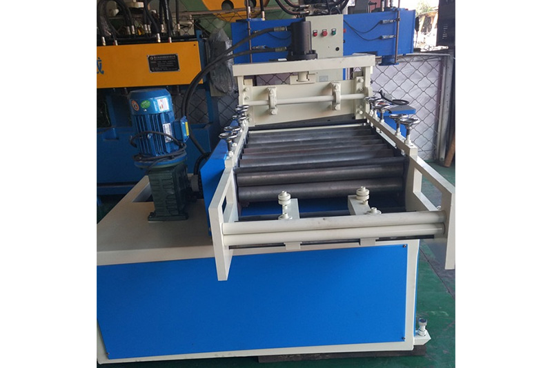 全自動(dòng)數(shù)控開平機(jī)